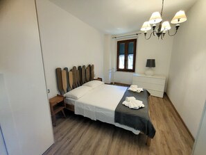 2 bedrooms, iron/ironing board, free WiFi, bed sheets - Portovenere Gem: Stay a stone's throw from St. Peter's Church ⚓, ✨, 🌊 (Portovenere)