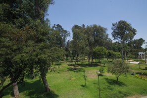 Property grounds - Stylish Duplex with Terrace & Park Views – San Isidro (Lima)