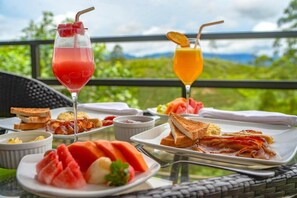 Family Villa, Balcony, Garden View | Outdoor dining - La Casa Lindula Nuwara Eliya (Nuwaraeliya)