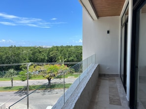 Property grounds - Distrito Norte condo 1-bedroom in beautiful Cozumel with Large swimming pool (Cozumel)