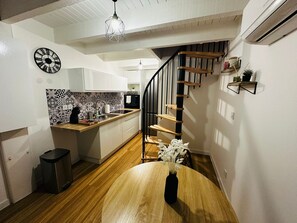 Private kitchen - T2 Duplex in hyper-centre - Quiet, independent access (Vienne)