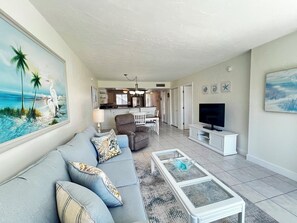 TV, DVD player - Runaway Bay 132 - Beach, Pool, gym and bay (Bradenton Beach)