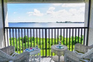 Property grounds - Runaway Bay 291 - Beach, bay, pool and gym (Bradenton Beach)