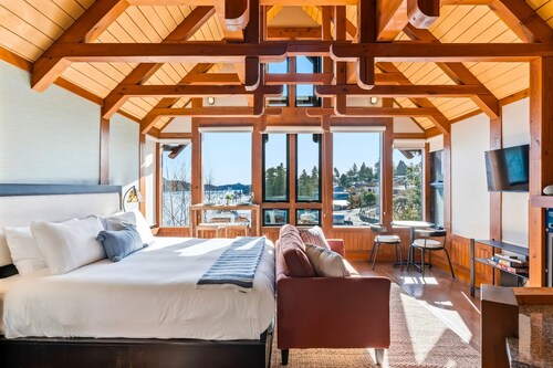 Seabird Suite-Inlet Views, Downtown, Tours, Beach