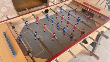 Nhà, nhiều phòng ngủ, hút thuốc, hồ bơi riêng | Phòng trò chơi giải trí