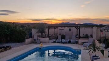 Casa, varias habitaciones, fumadores, piscina privada | Piscina