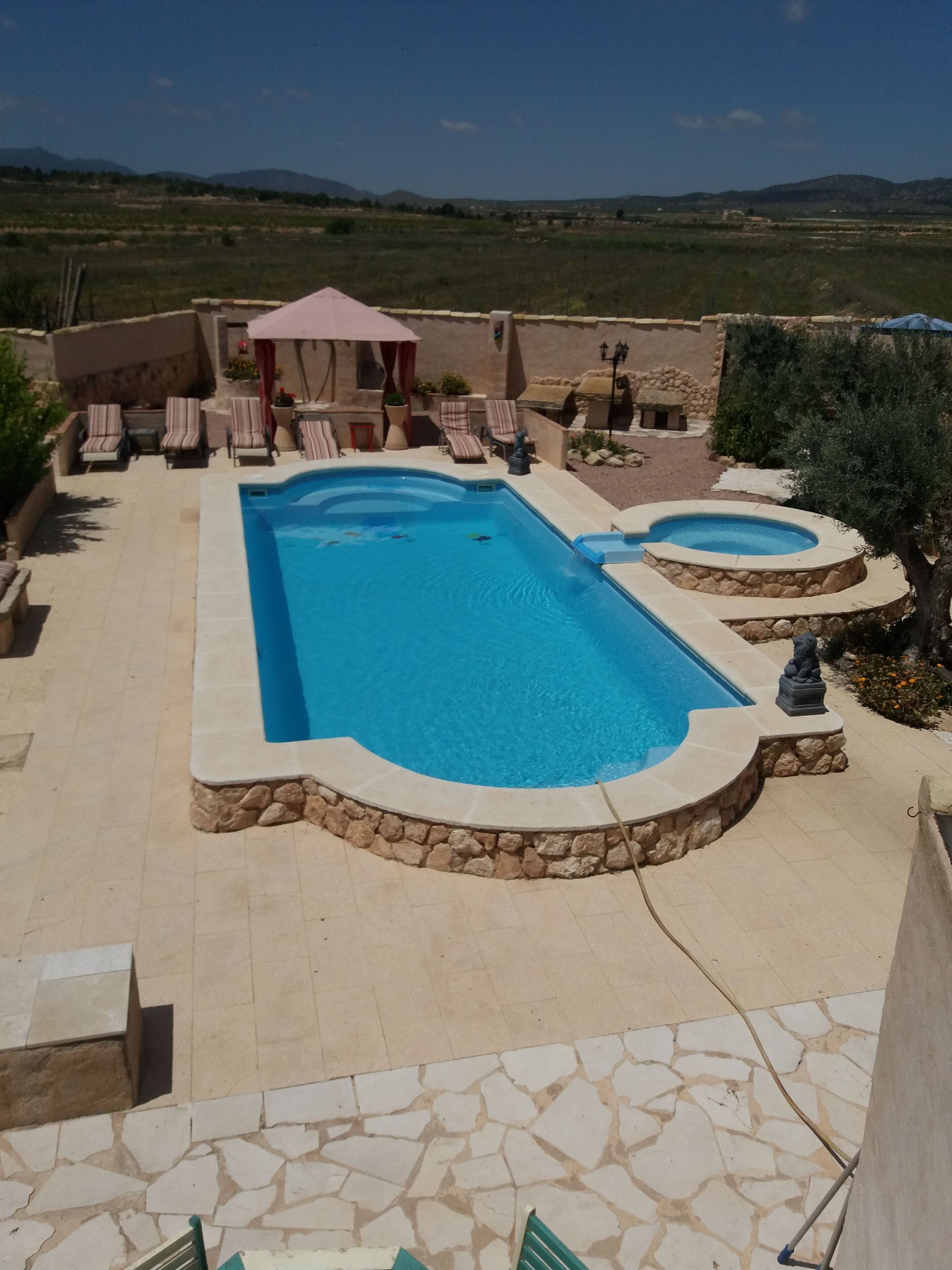 Nhà, nhiều phòng ngủ, hút thuốc, hồ bơi riêng | Hồ bơi