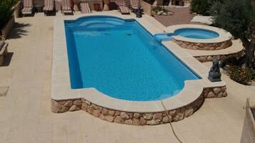 Nhà, nhiều phòng ngủ, hút thuốc, hồ bơi riêng | Hồ bơi