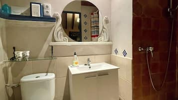 House, Multiple Bedrooms, Smoking, Private Pool | Bathroom