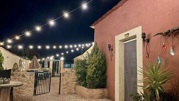 Nhà, nhiều phòng ngủ, hút thuốc, hồ bơi riêng | Hiên