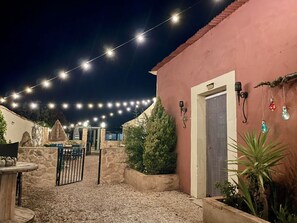 Ferienhaus, Mehrere Schlafzimmer, Raucher, eigener Pool | Terrasse/Patio