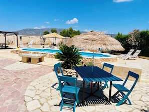 Ferienhaus, Mehrere Schlafzimmer, Raucher, eigener Pool | Terrasse/Patio