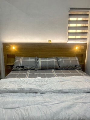 2 bedrooms, WiFi - Nice modern apartment in Abule-Egba, Lagos Nigeria. With Wi-Fi and electricity! (Lagos)