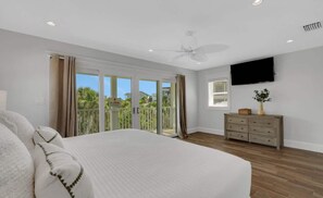 5 bedrooms, iron/ironing board, WiFi, bed sheets - The Pool House~Steps to Beach & Siesta Key Village (Siesta Key)