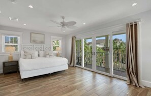 5 bedrooms, iron/ironing board, WiFi, bed sheets - The Pool House~Steps to Beach & Siesta Key Village (Siesta Key)