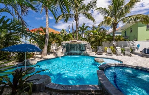Island House – Walk to Siesta Key Beach!