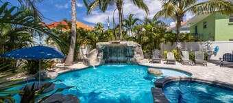 Island House – Walk to Siesta Key Beach!