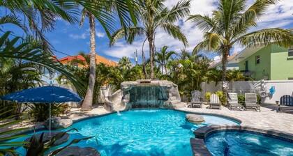 Island House – Walk to Siesta Key Beach!