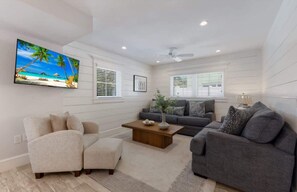 TV, offices - Island House – Walk to Siesta Key Beach! (Siesta Key)