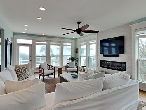 The Northshore | Stunning Views, Luxe, Steps to the Beach