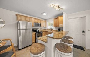 Private kitchen - Summer Salt – Steps to Siesta Key Village & Beach (Siesta Key)