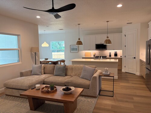 Stunning, New 3BR Private Home in Vero Beach