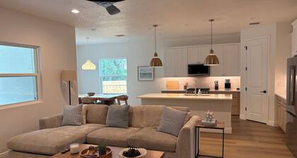 Stunning, New 3BR Private Home in Vero Beach
