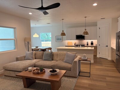 Stunning, New 3BR Private Home in Vero Beach