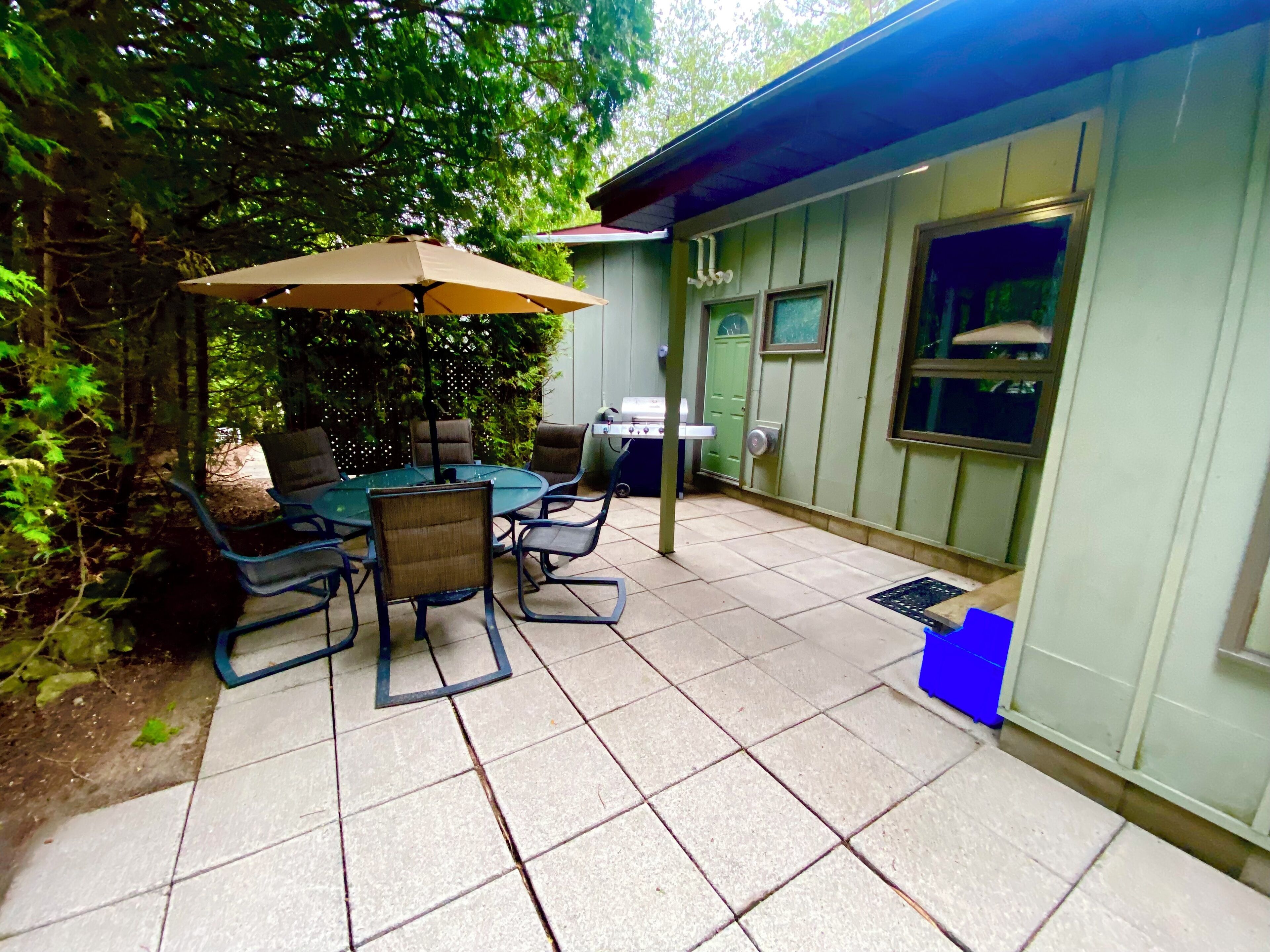 Family Cottage | Outdoor dining