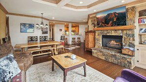 TV, fireplace - Centrum 302 | Village Core, Steps to Skiing & Gondola (Mountain Village)