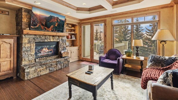 TV, fireplace - Centrum 302 | Village Core, Steps to Skiing & Gondola (Mountain Village)