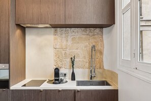 City Apartment, 1 Queen Bed with Sofa bed, Non Smoking, Courtyard View | Private kitchen - Elegant 1BR near Notre-Dame Cathedral (Paris)