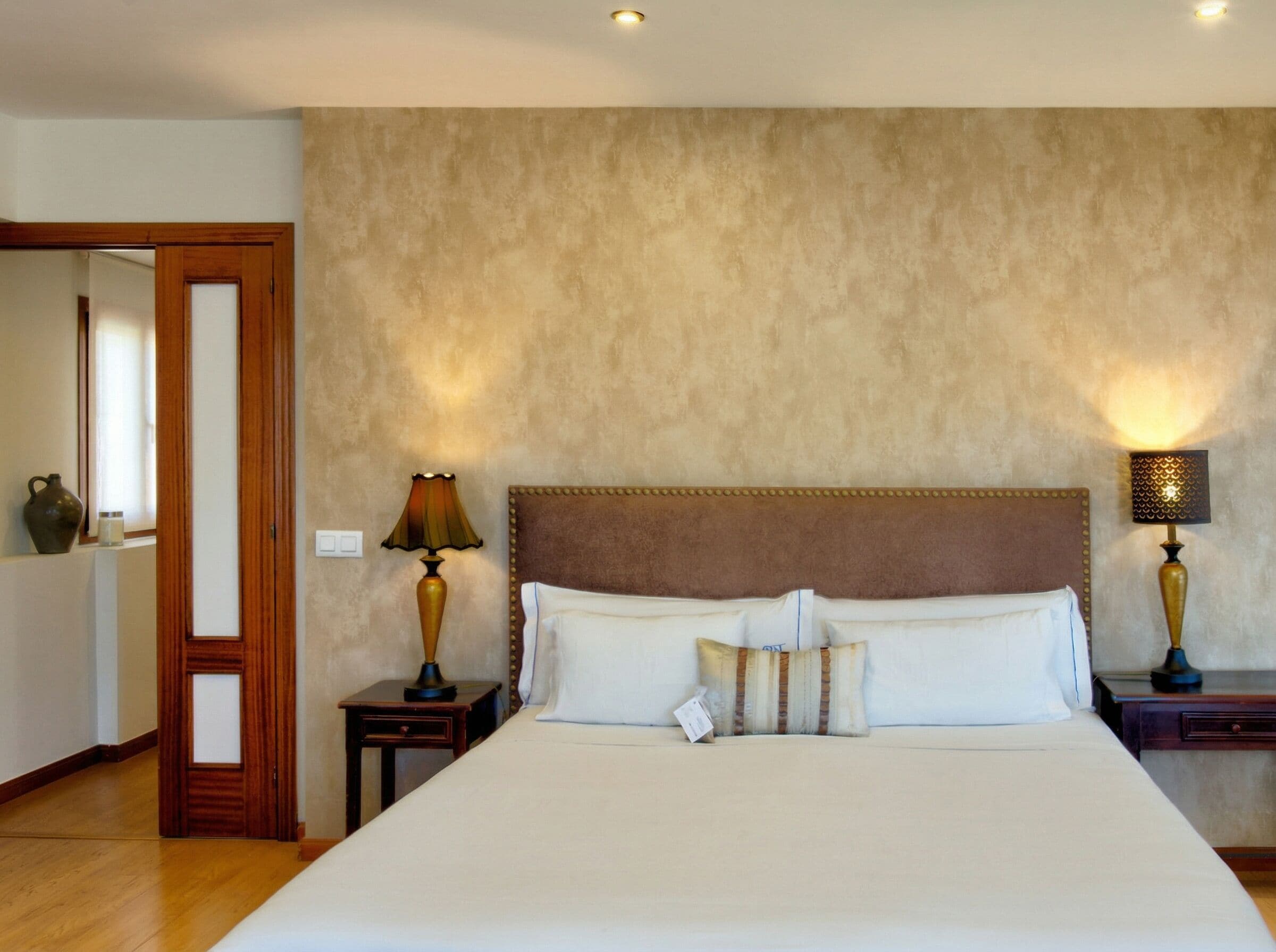 Suite, 1 King Bed with Sofa bed, Balcony, Park View | Free WiFi, bed sheets