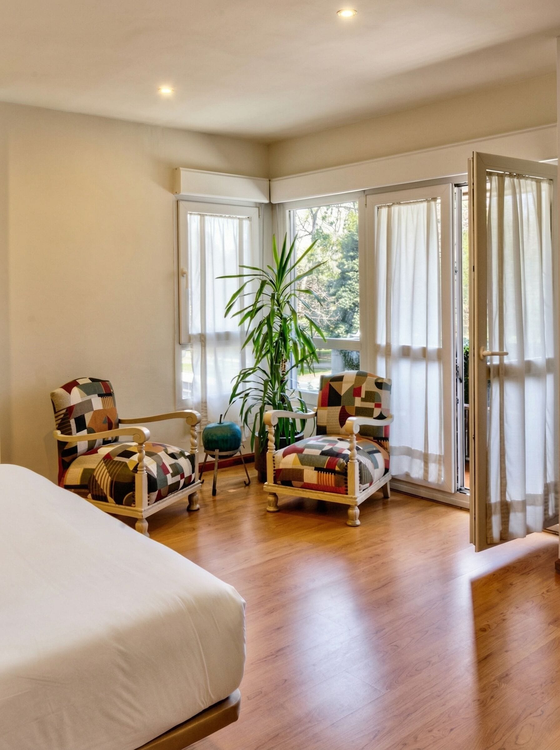 Suite, 1 King Bed with Sofa bed, Balcony, Park View | Free WiFi, bed sheets
