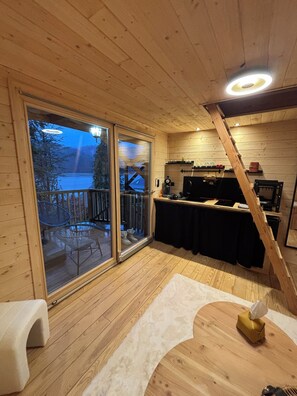 Living area - Lac'abane spa' bulleuse: perched cabin & spa at Lac Chambon! (Chambon-sur-Lac)