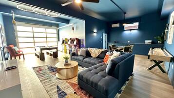 Smart TV, fireplace, video games, table tennis