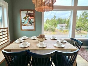 Dining - 2 Villas • Sleeps 21 • Theater • Sauna • Hot Tubs (Ocean Shores)