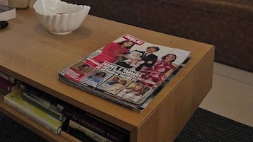 House, 2 Bedrooms, Patio | Living room