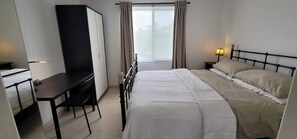 Rumah, 2 kamar tidur, patio