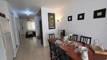 Rumah, 2 kamar tidur, patio | Tempat makan