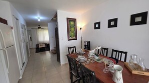 Rumah, 2 kamar tidur, patio | Tempat makan