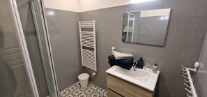 Towels, toilet paper - The House of Mountains (Le Thillot)
