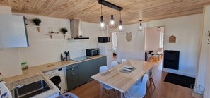 Fridge, microwave, oven, stovetop - The House of Mountains (Le Thillot)