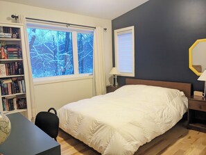 3 bedrooms, iron/ironing board, WiFi, bed sheets - Lac d'Argent access, bike path, walking village, Eastman, Eastern Townships (31 nights) (Eastman)
