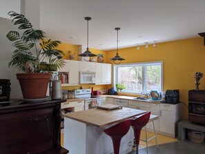Private kitchen - Lac d'Argent access, bike path, walking village, Eastman, Eastern Townships (31 nights) (Eastman)