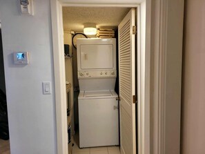 Interior - MARINA CONDO in gorgeous Burnt Store Punta Gorda with AC (Punta Gorda)