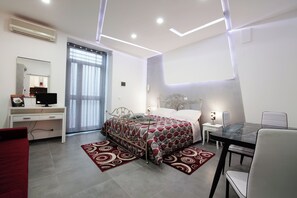 1 bedroom, iron/ironing board, WiFi, bed sheets - Harmony Living-Theatro Massimo Studio- City Center (Catania)