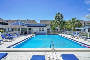 Pool - In My Gulf Era- Walk to Miramar Beach Pool + Patio (Miramar Beach)