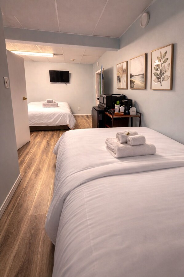 Family Double or Twin Room - Hotel New Avenue (The Pas)