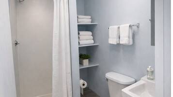 Chambre Familiale Double ou avec lits jumeaux | Salle de bain